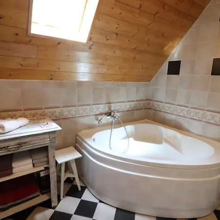 Maison Cosy 3 Chambres, Wifi, Cheminee, Parc 2700m², Proche Puy Mary - Fr-1-742-183 * Saint-Hippolyte (Cantal)